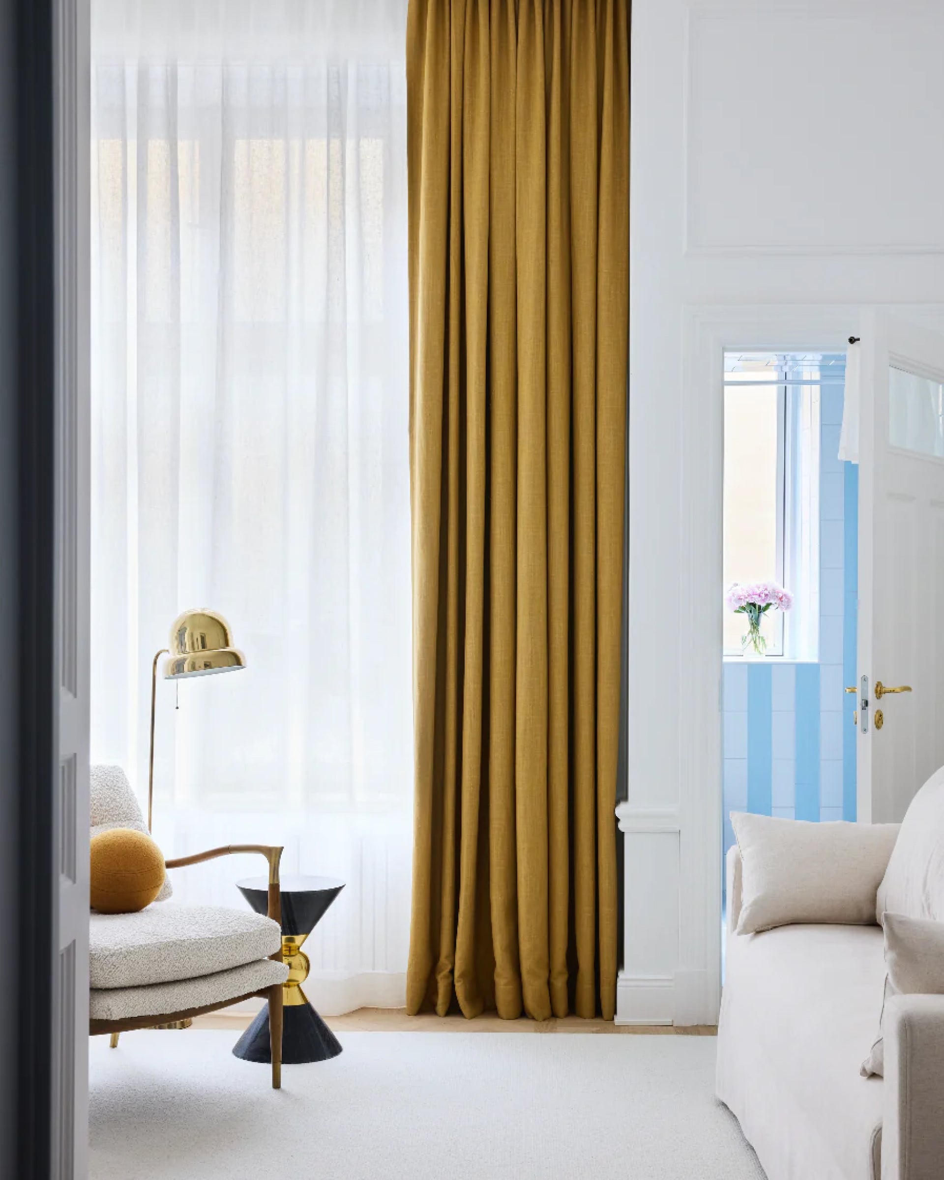 Terra, Mustard Curtain