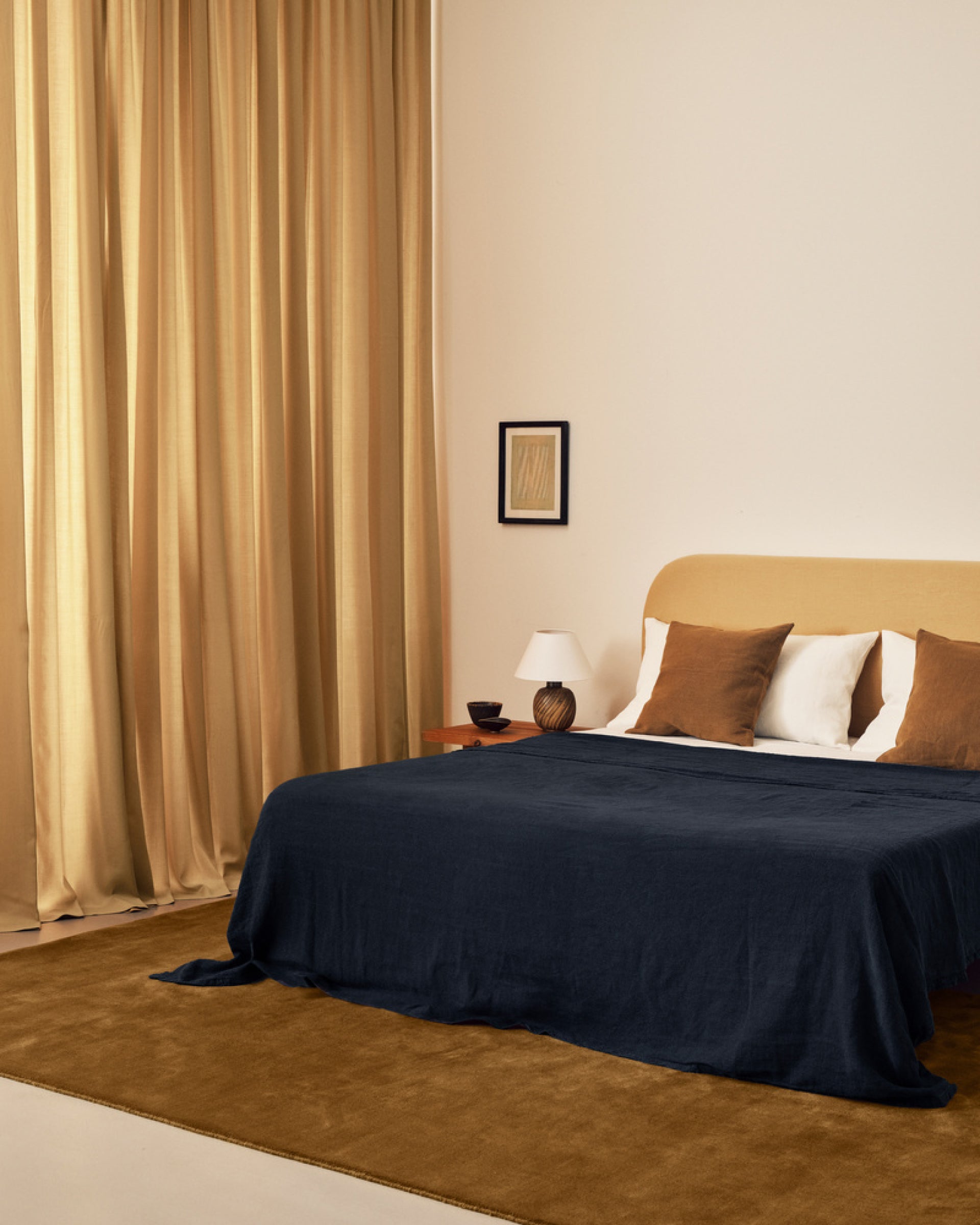 Essentials, Leo Curtain