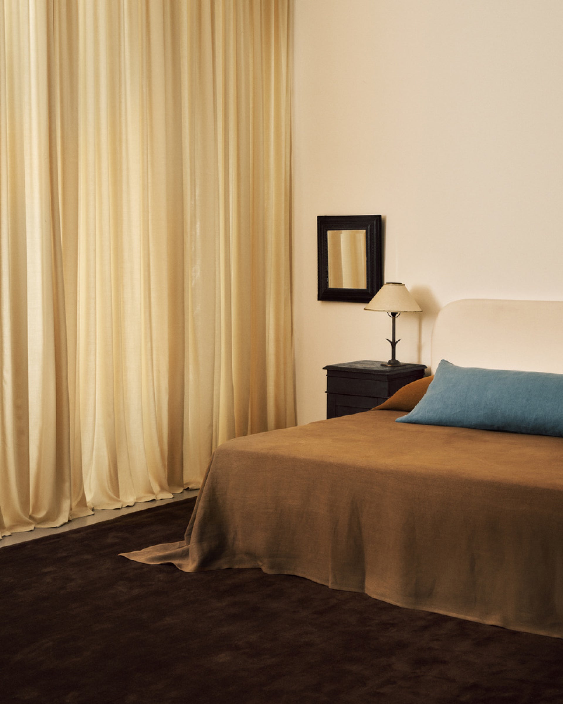 Essentials, Sunrise Curtain