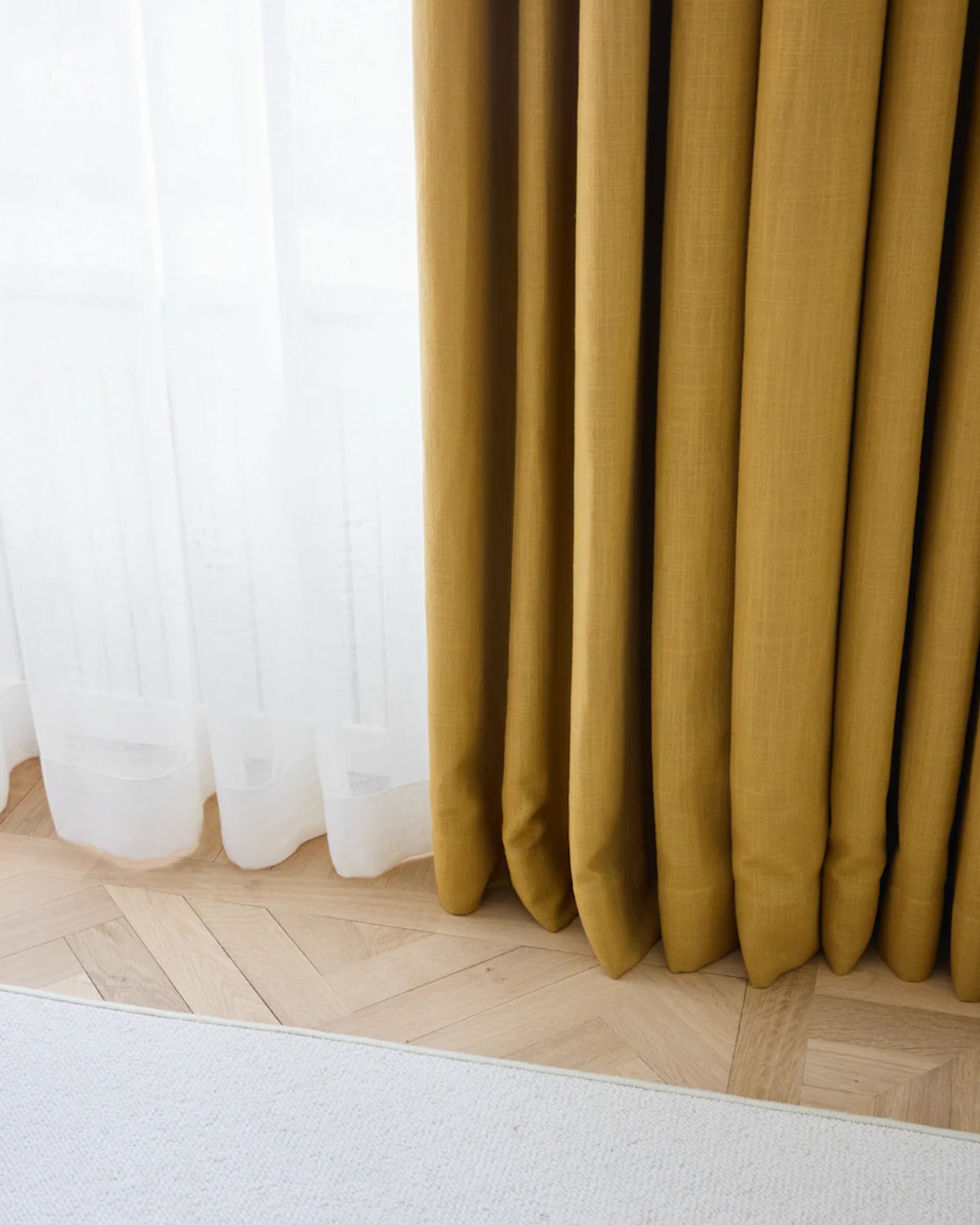 Terra, Mustard Curtain